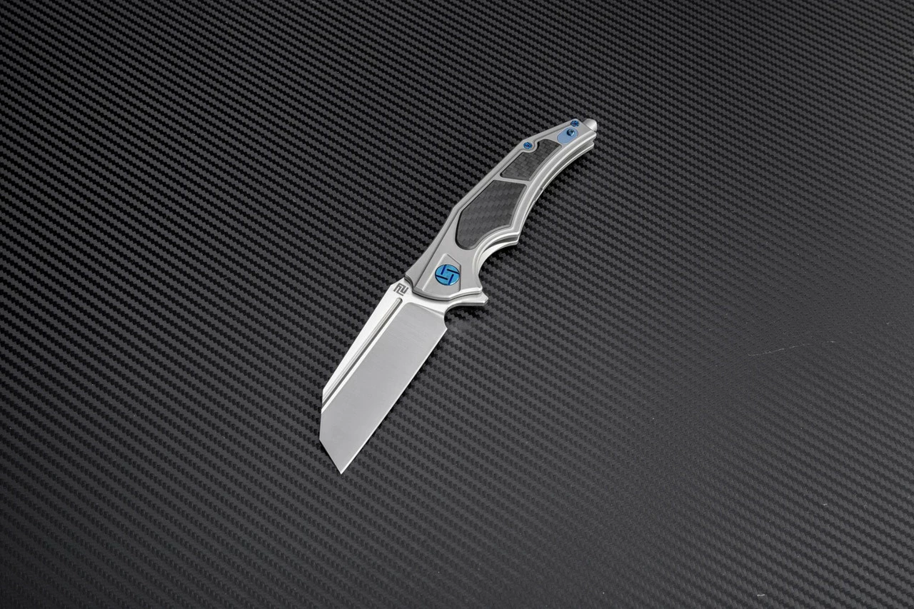 Artisan Apache ATZ1813GGYM, 3.82" M390 Plain Blade, Gray Titanium/Carbon Fiber Handle 1 Artisan Apache ATZ1813GGYM, 3.82" M390 Plain Blade, Gray Titanium/Carbon Fiber Handle